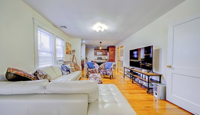 Spacious 4BR Stay Ideal for Groups!