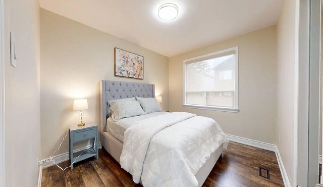 Spacious 5 Bedroom/3 Bath Homen