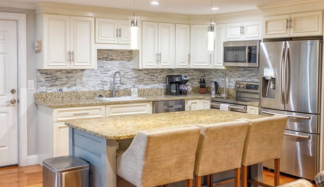 Spacious 5-bedroom house with Backyard Fun