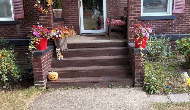 Spacious 7 bedrooms sleeps 12-downtown& river 2 blocks Dog Friendly