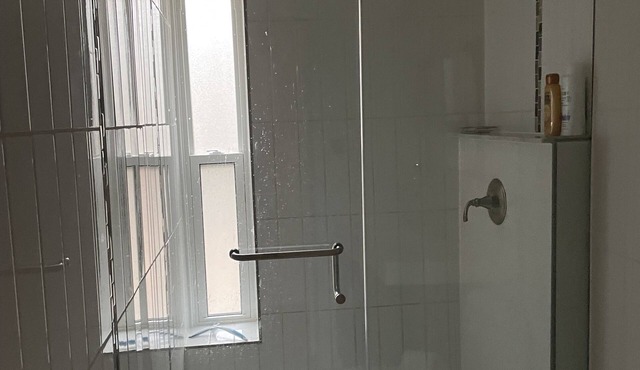 Spacious and elegant apartment, close to downtown