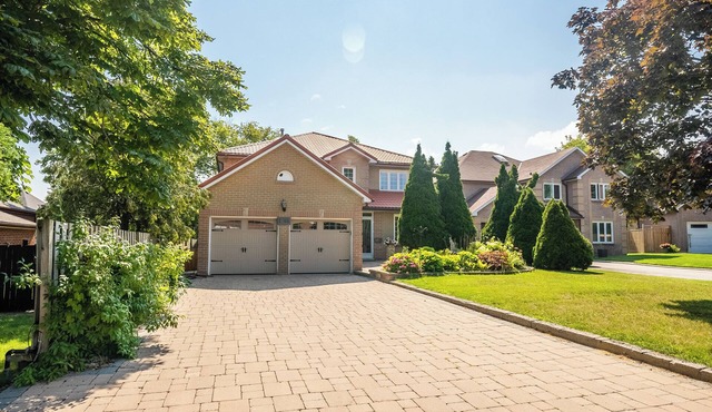 Spacious Beautiful House in Mississauga, 15 minutes from Toronto PRIME LOCATION!