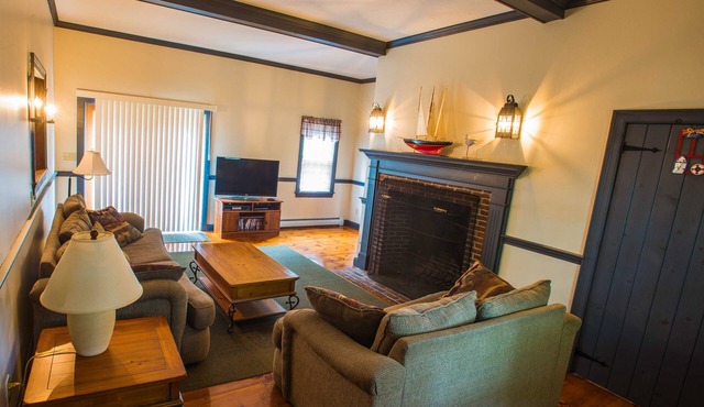 Spacious Cape with Ocean View, Short Walk to Beach