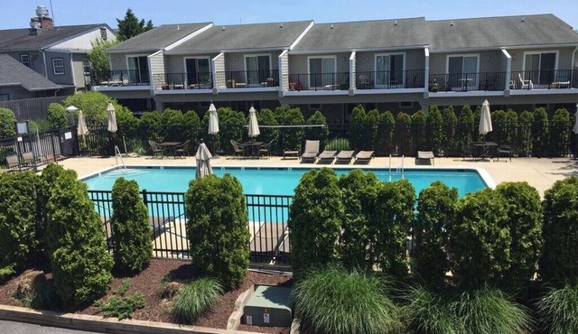 Spacious Clean 2BR Townhouse Downtown Rehoboth Beach w/Pool & Parking in Rehoboth Beach