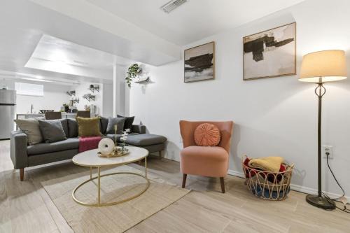 Spacious & Comfortable Stay Near EWR APT NYC Mall in Irvington