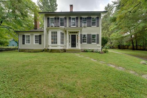 Spacious Family Home in Weston: Yard + Patio