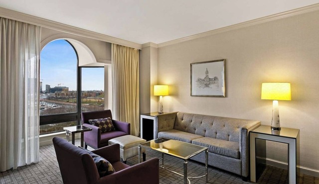 Spacious Good-Value Accommodation! Near Penn Station, Pet-Friendly, w/Pool in Baltimore