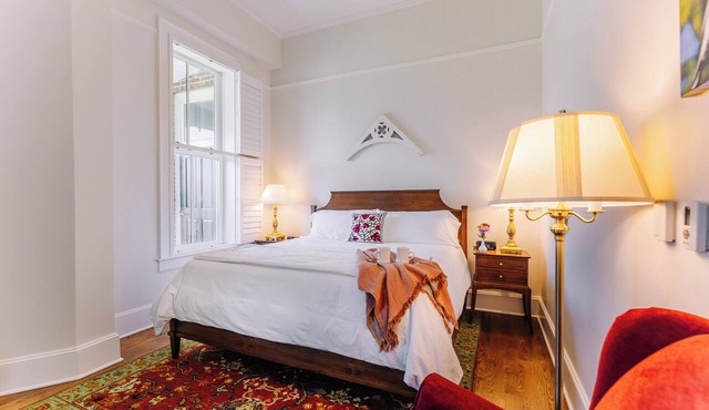 Spacious Historic King Room by New River Trail in Max Meadows
