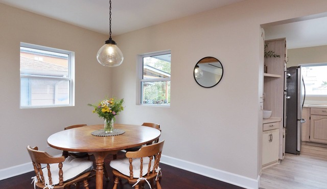 Spacious Home w/In-Law Suite Thoughtfully remodeled 1931 charm in Seattle