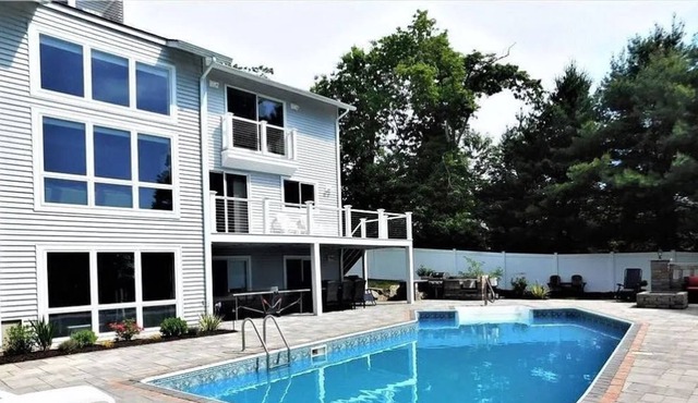 Spacious home with Pool & Hot Tub- Close to beaches