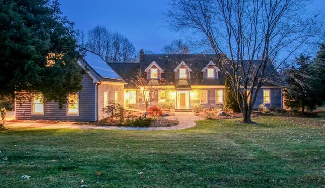 Spacious Luxury 6 BR Home, Sleeps 16, Private Pool, In Nature, Convenient to DC