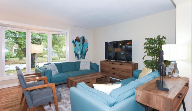 Spacious Main Lev Apt | Algonquin | 4 Beds, 2 Bath | Sleeps 8