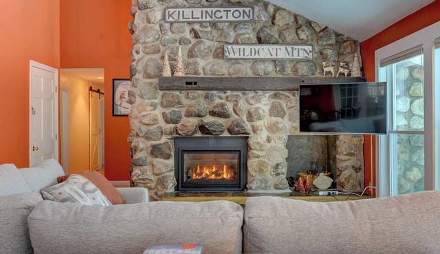 Spacious North Conway Retreat, Sleeps 15, 4 Baths, Near Village and Cranmore