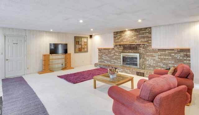 Spacious Studio - 5 Mi to MGM Northfield Park! in Maple Heights