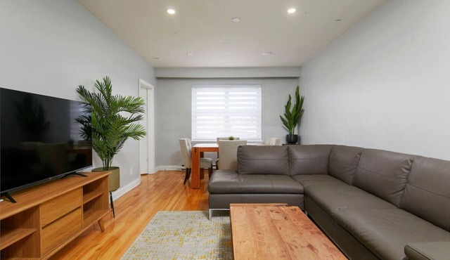 Spacious & Trendy 2BR – Live Montreal