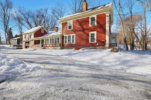 Spacious Victorian Retreat in Downtown Wolfeboro