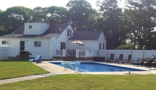 Spectacular 4 Bed House with Pool, Play Ground, Basketball court. Super location