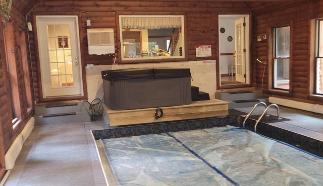 Spectacular log home with basketball court, private pool and hot tub