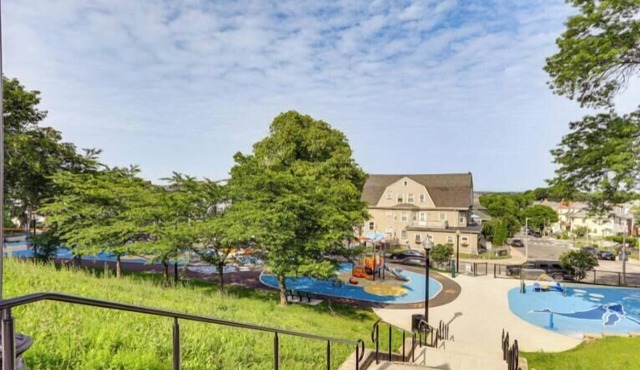 Sports lovers, foodies, families, and college visitors will feel right at home in this top‑floor 4‑bed, 2‑bath triple‑decker with balcony, fully equipped kitchen, park views, and easy access to Boston.
