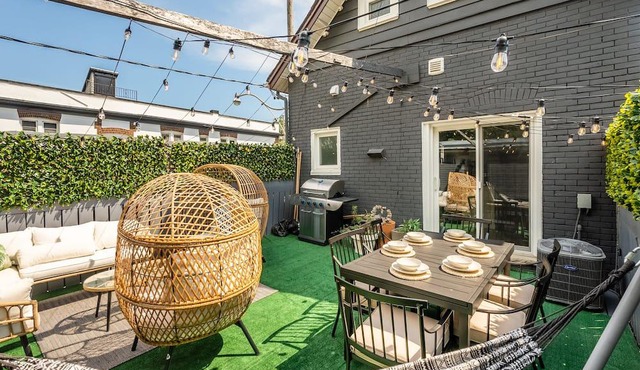 Steps from Beach. GorgeousModern 2bdr loft & patio