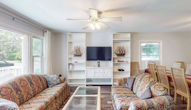 Steps to Chesapeake Bay! 'Callaway Drive Retreat'