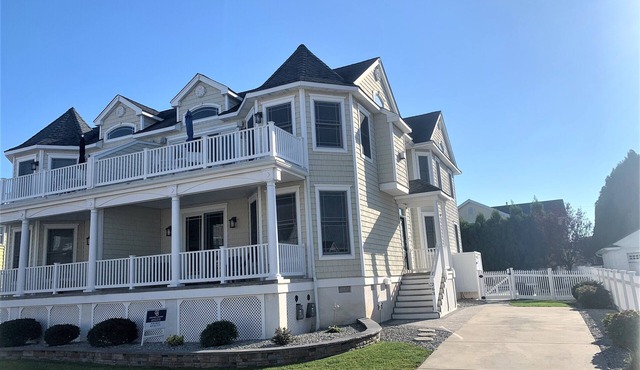 Stone Harbor home w pool & walk to beach/town