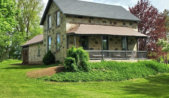 Stone Home Retreat, 3 Bedroom Home in the Country