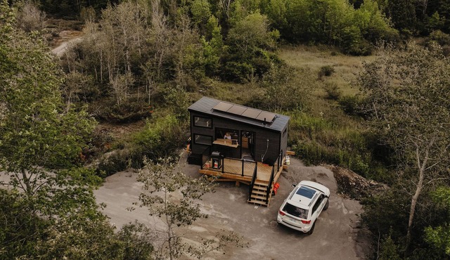 Stonecrop | Private Cabin on Quarry Lake