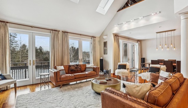Stowe Haven at Stonybrook: 3 br, fireplace, a/c, garage, summer pool & community amenities!