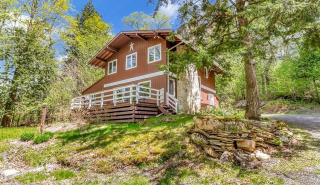 Stratton; 8 min. Swimming; 2 min. Pet Friendly