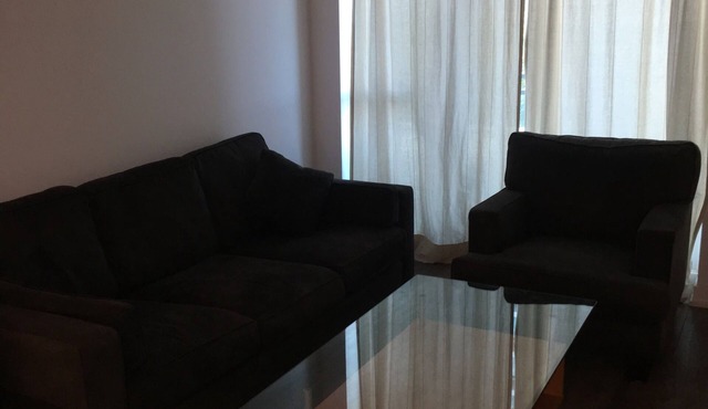 Stronger King Size Bed, 750 Mbps Unlimited Internet.Close to Downtown Toronto