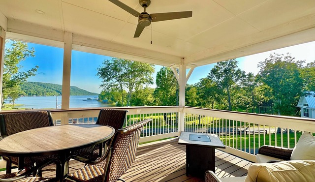 “Studio A” Fall Escape w/Heated Pool, Lake, SplashPad, HotTub, Kayaks, firepit! in Cedar Bluff