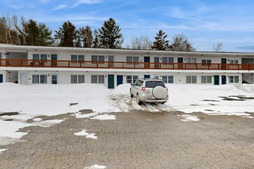 Studio with shared dock & amazing view of Moosehead Lake & Mt Kineo