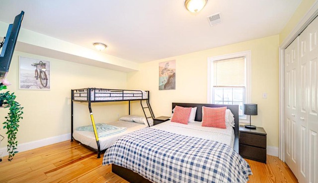 Stunning 3BR Quincy Home w Laundry, Bathtub, near Red Line & Adams NHP 39