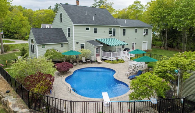Stunning 5BR home w/pool, beautiful yard, near beach, sleeps 8–16 comfortably