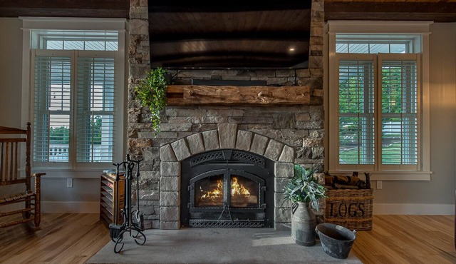 Stunning Sunsets! Luxury 5bd/4bath, hot tub & fire pit near Lake Winni, Gunstock