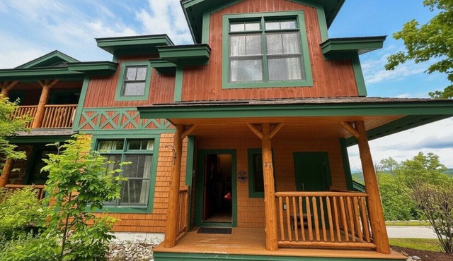Stunning Treetop Condo in Stratton, VT with brand new Hot Tub in Stratton