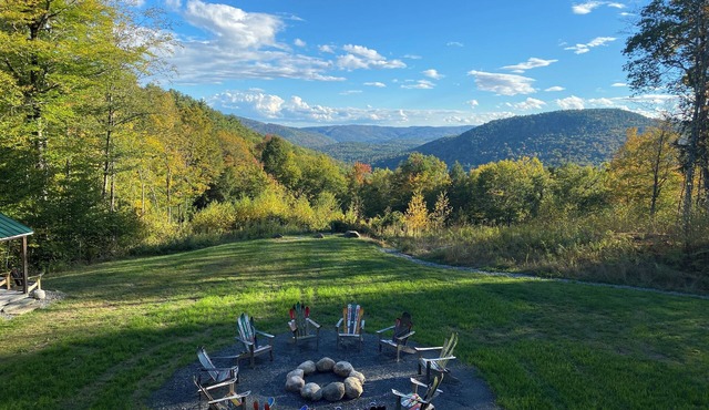 Stunning views, Luxurious, Peaceful, dog friendly, king beds,fire pit,WIFI,AC,EV