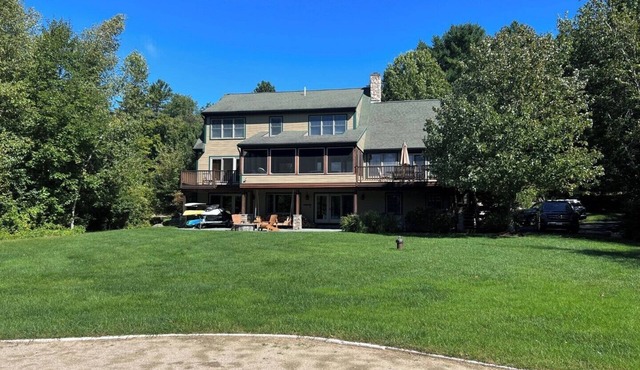 Stunning Winter Harbor Lake Winnipesaukee Vacation Home – Perfect Lakeside Retreat
