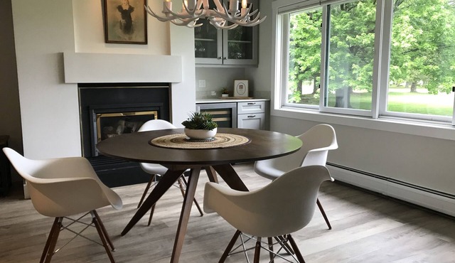 Stylish 2 bdrm/2 bath: named "The best small condo in Stowe"