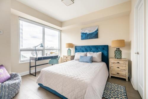 Stylish 2 BR & Den 2BA with Free Parking