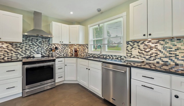 Stylish, Centrally Located Berkshires Home-Base