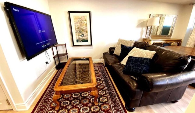 Stylish Deluxe 2BR Guest Suite