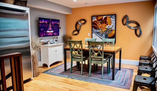 Stylish Dog-Friendly Condo - West End on Comm St