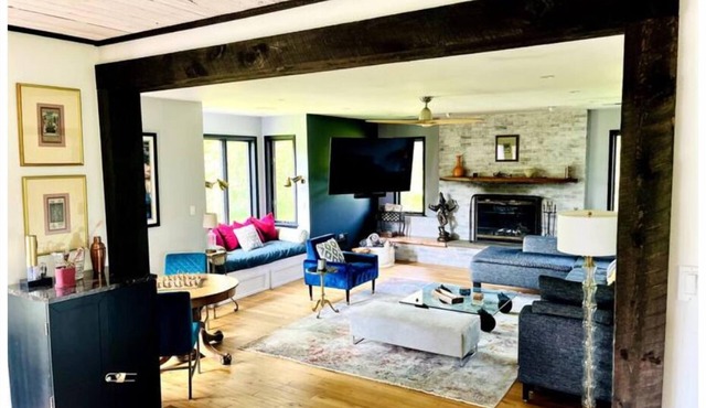 Stylish farmhouse w/fireplace by downtown & nature