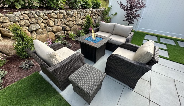 Stylish renovated apartment, 2 miles from town, private gardens & fire pit