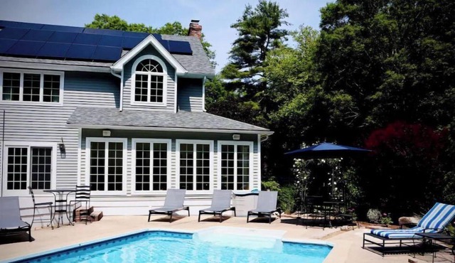 Stylish retreat near Mystic, Foxwoods, vineyards…