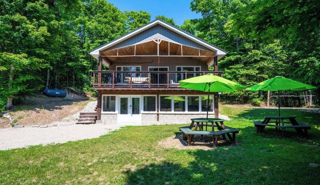 Sugarbush Chalet - 7-bed w/Starlink , v-ball near beach in Wiarton