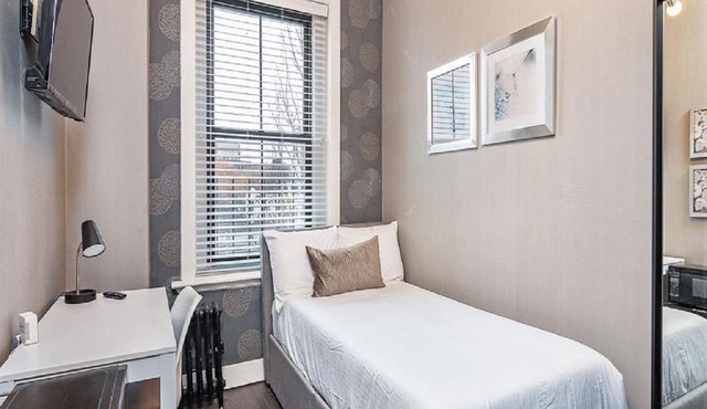Suites At 143 Arlington Street