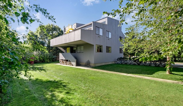 Summer 25 and Yr-Round Available! Walk to Beach and Town! South of Highway AMG!